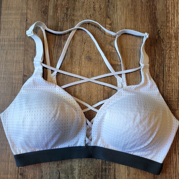 Victoria's Secret White Black criss Cross Straps Lightweight Sports Bra - Picture 1 of 5